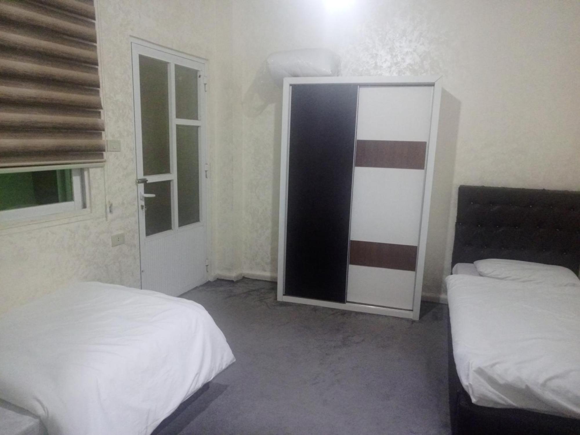 Jarajreh Apartments/ Hotel Karak Habitación foto