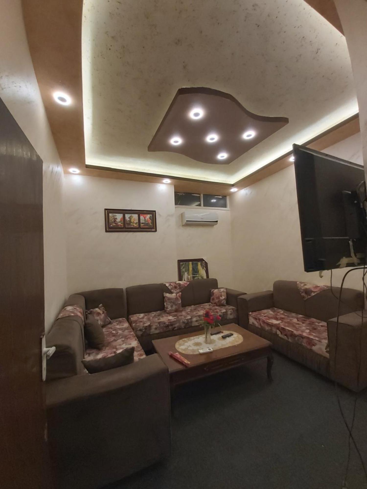 Jarajreh Apartments/ Hotel Karak Habitación foto